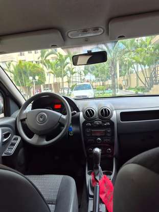 RENAULT-SANDERO-2011