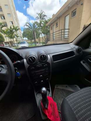 RENAULT-SANDERO-2011