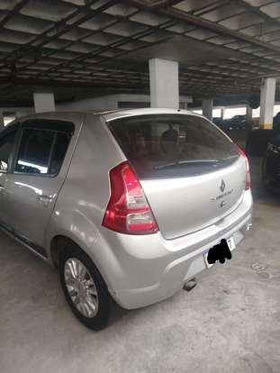 RENAULT-SANDERO-2012