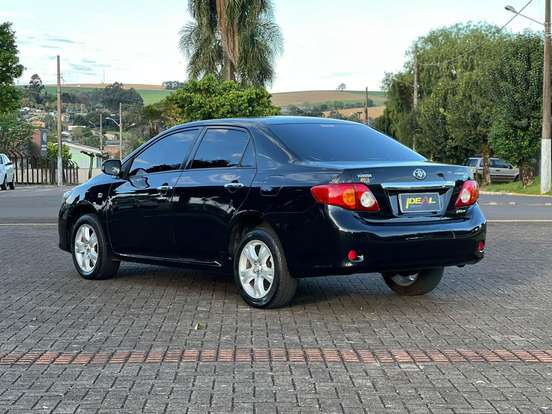 TOYOTA-COROLLA-2011