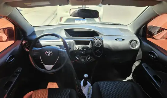 TOYOTA-ETIOS-2017