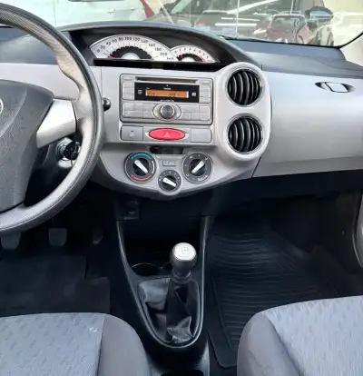 TOYOTA-ETIOS-2013