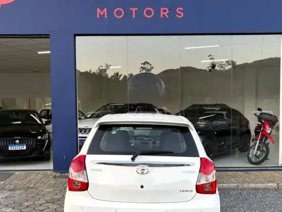 TOYOTA-ETIOS-1.5 XLS 16V FLEX 4P MANUAL TOYOTA-ETIOS-2013
