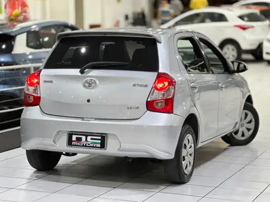 TOYOTA-ETIOS-1.5 XS 16V FLEX 4P AUTOMÁTICO TOYOTA-ETIOS-2017