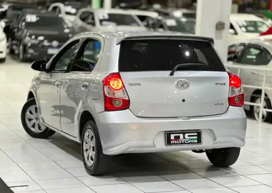 TOYOTA-ETIOS-2017