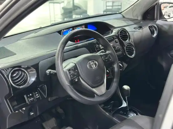 TOYOTA-ETIOS-2017
