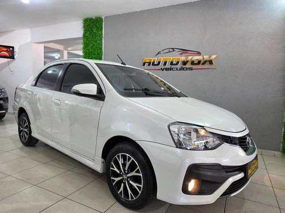 TOYOTA ETIOS 1.5 PLATINUM SEDAN 16V FLEX 4P AUTOMÁTICO