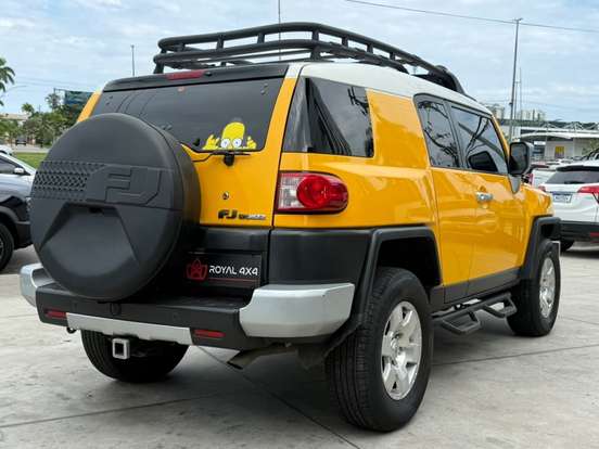 TOYOTA-FJ CRUISER-4.0 4X4 V6 24V GASOLINA 4P AUTOMÁTICO TOYOTA-FJ CRUISER-2010
