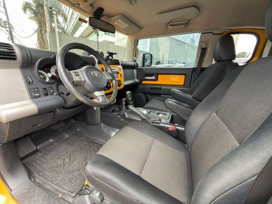 TOYOTA-FJ CRUISER-4.0 4X4 V6 24V GASOLINA 4P AUTOMÁTICO TOYOTA-FJ CRUISER-2010