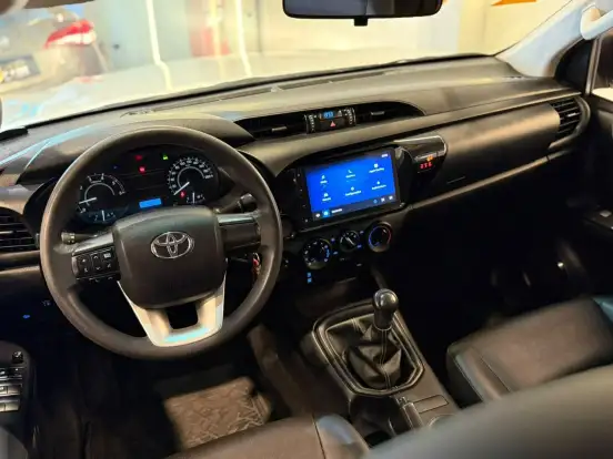 TOYOTA-HILUX-2024