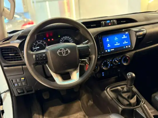 TOYOTA-HILUX-2024