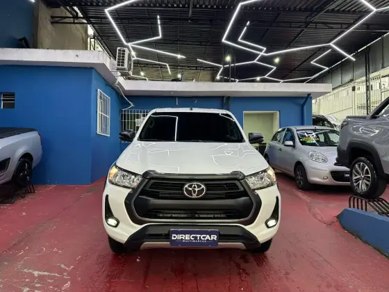 TOYOTA HILUX 2.8 D-4D TURBO DIESEL CD SR 4X4 AUTOMÁTICO