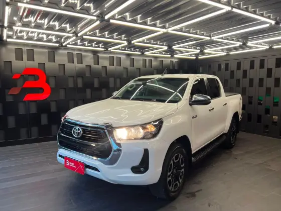 TOYOTA HILUX 2.8 D-4D TURBO DIESEL CD SRV 4X4 AUTOMÁTICO