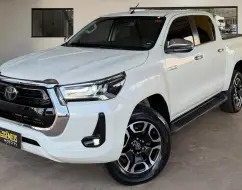 TOYOTA HILUX 2.8 D-4D TURBO DIESEL CD SRX 4X4 AUTOMÁTICO TOYOTA HILUX 2.8 D-4D TURBO DIESEL CD SRX 4X4 AUTOMÁTICO