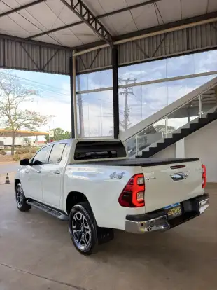 TOYOTA-HILUX-2021