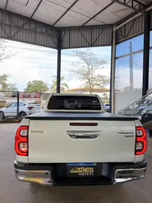 TOYOTA-HILUX-2021