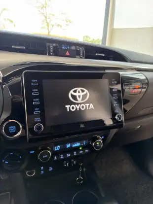 TOYOTA-HILUX-2021