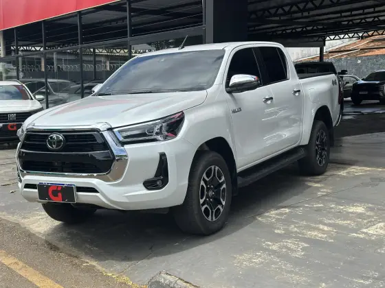 TOYOTA HILUX 2.8 D-4D TURBO DIESEL CD SRX 4X4 AUTOMÁTICO