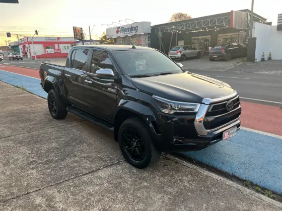 TOYOTA HILUX 2.8 D-4D TURBO DIESEL CD SRX PLUS 4X4 AUTOMÁTICO