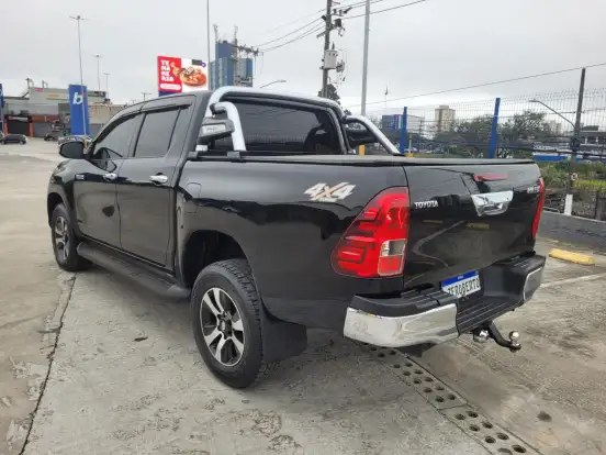 TOYOTA-HILUX-2016