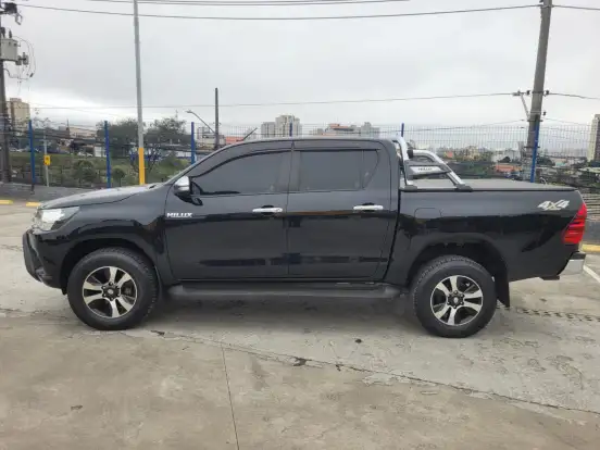 TOYOTA-HILUX-2016