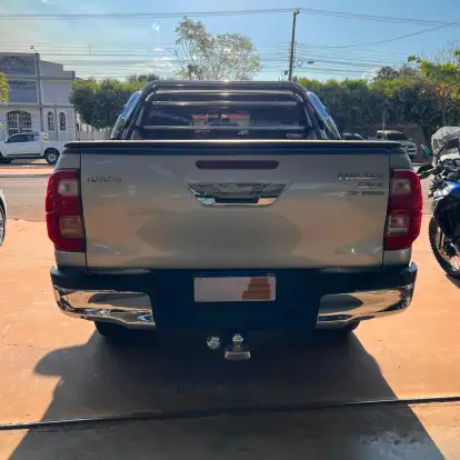TOYOTA-HILUX-2020
