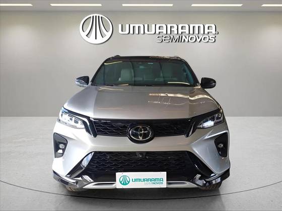 TOYOTA HILUX 2.8 D-4D TURBO DIESEL CD CONQUEST 4X4 AUTOMÁTICO