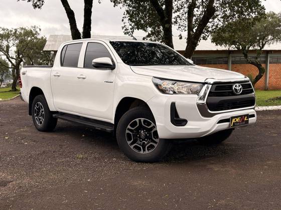 TOYOTA HILUX 2.8 D-4D TURBO DIESEL CD POWER PACK 4X4 MANUAL
