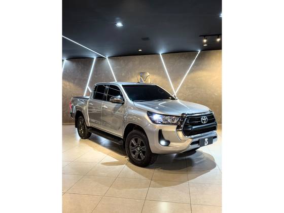 TOYOTA HILUX 2.8 D-4D TURBO DIESEL CD SR 4X4 AUTOMÁTICO
