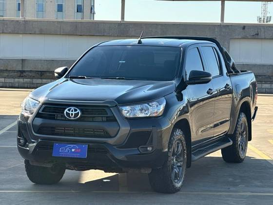 TOYOTA HILUX 2.8 D-4D TURBO DIESEL CD SR 4X4 AUTOMÁTICO