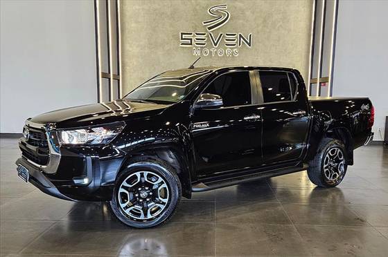 TOYOTA HILUX 2.8 D-4D TURBO DIESEL CD SRV 4X4 AUTOMÁTICO