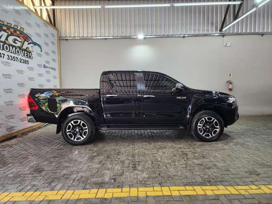 TOYOTA-HILUX-2024