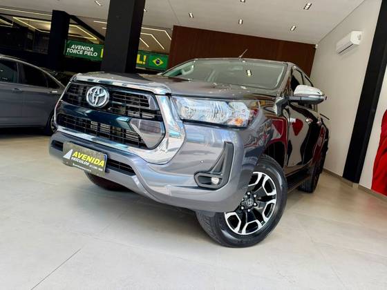 TOYOTA HILUX 2.8 D-4D TURBO DIESEL CD SRV 4X4 AUTOMÁTICO