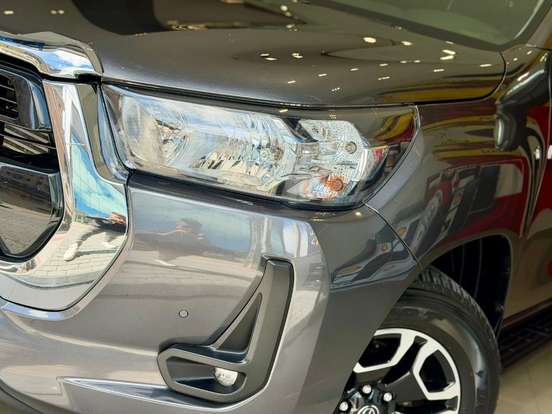 TOYOTA-HILUX-2.8 D-4D TURBO DIESEL CD SRV 4X4 AUTOMÁTICO TOYOTA-HILUX-2024
