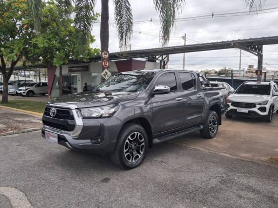 TOYOTA HILUX 2.8 D-4D TURBO DIESEL CD SRV 4X4 AUTOMÁTICO