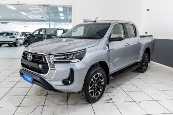 TOYOTA HILUX 2.8 D-4D TURBO DIESEL CD SRX 4X4 AUTOMÁTICO
