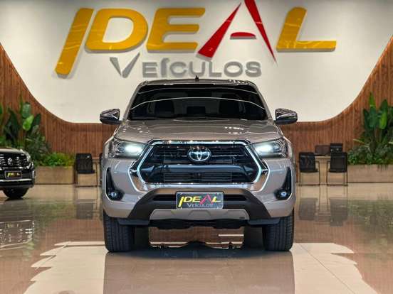 TOYOTA-HILUX-2.8 D-4D TURBO DIESEL CD SRX 4X4 AUTOMÁTICO TOYOTA-HILUX-2025