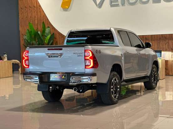 TOYOTA-HILUX-2025
