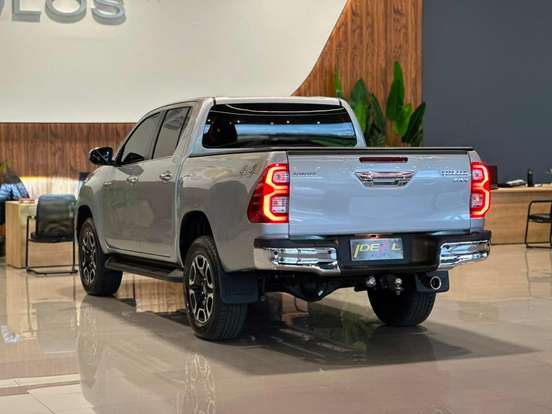TOYOTA-HILUX-2025