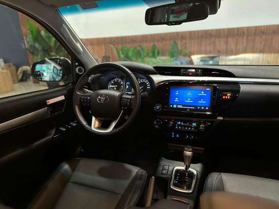 TOYOTA-HILUX-2025