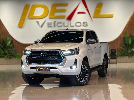 TOYOTA HILUX 2.8 D-4D TURBO DIESEL CD SRX 4X4 AUTOMÁTICO