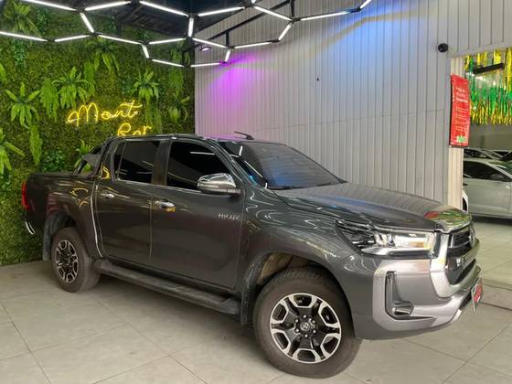 TOYOTA HILUX 2.8 D-4D TURBO DIESEL CD SRX 4X4 AUTOMÁTICO