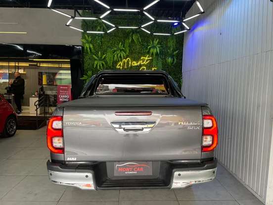 TOYOTA-HILUX-2021