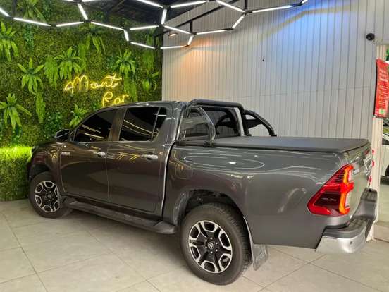 TOYOTA-HILUX-2021