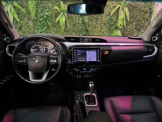 TOYOTA-HILUX-2.8 D-4D TURBO DIESEL CD SRX 4X4 AUTOMÁTICO TOYOTA-HILUX-2021