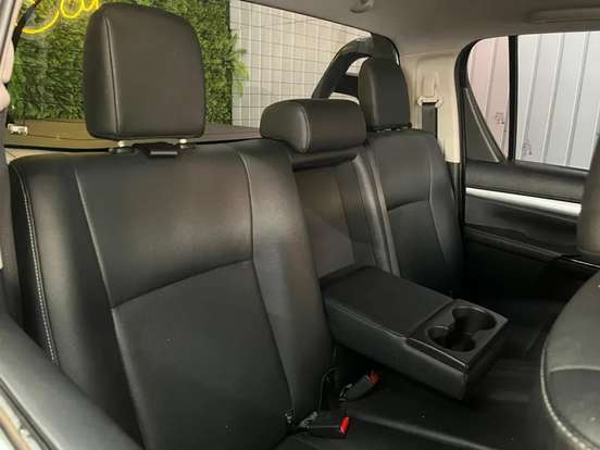 TOYOTA-HILUX-2021