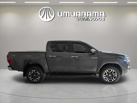 TOYOTA-HILUX-2.8 D-4D TURBO DIESEL CD SRX 4X4 AUTOMÁTICO TOYOTA-HILUX-2023