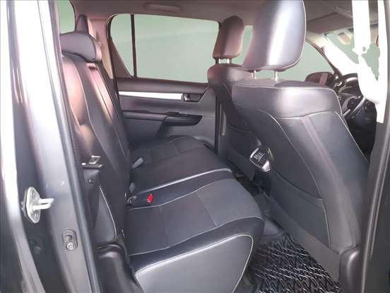 TOYOTA-HILUX-2021