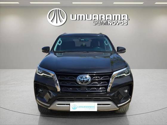 TOYOTA HILUX 2.8 D-4D TURBO DIESEL CD SRX 4X4 AUTOMÁTICO