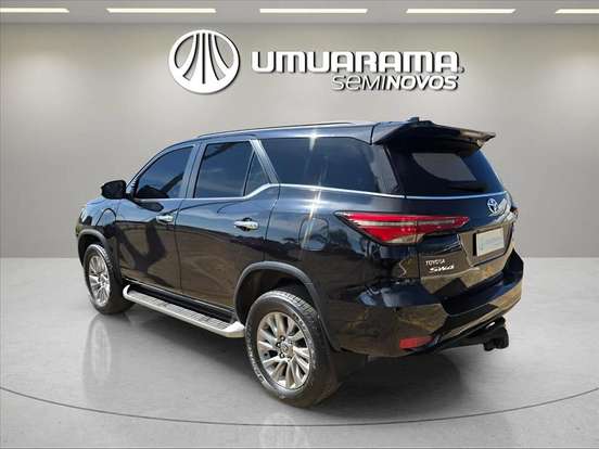 TOYOTA-HILUX-2.8 D-4D TURBO DIESEL CD SRX 4X4 AUTOMÁTICO TOYOTA-HILUX-2021